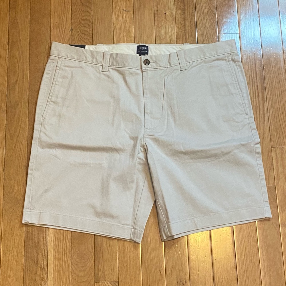 NWT 9" Gramercy Flex Khaki Short, Size 38